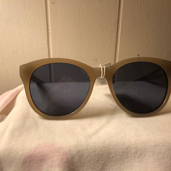 Elizabeth and James Accessories - Elizabeth & James Pale Gold Round Sunglasses NWT